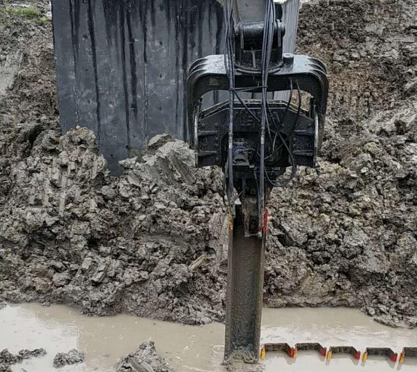 打樁機施工展示 打樁機施工展示